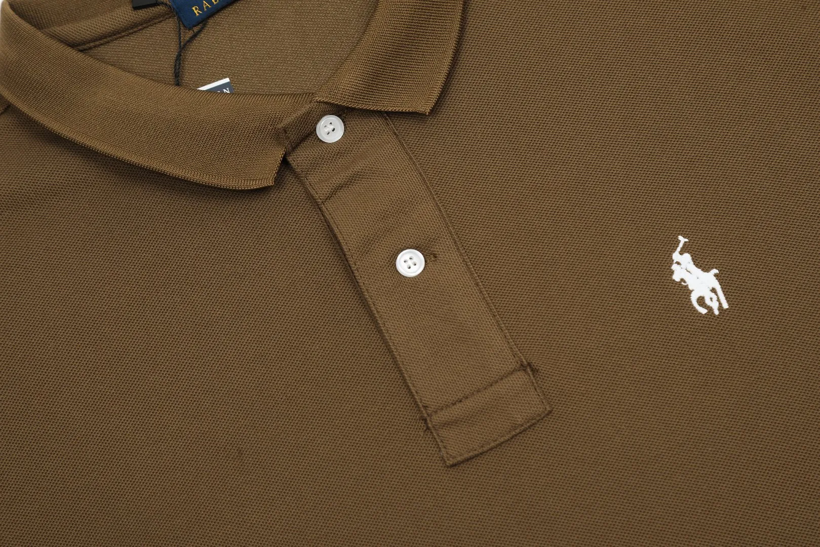 🅿️152 "Top quality" Style number: DS001# (not off the shelves all year round) [Ralph Lauren classic pony embroidered lapel POLO short sleeves] ✅Ralph Lauren Ralph Lauren classic basic versatile POLO short sleeves ✅Main supply platform live broadcast Wholesale entities will be replenished when out of stock Not removed from the shelves ✅ZP quality 1:1 version Scan the code to enter the GF website Z cabinet quality ✅Detailed quality The only one in Guangzhou Imported pique fabrics Mainly high-end, cost-effective and good quality. Needless to say, the version is restored to the original version. The maximum size can be worn up to 210 pounds. Loose, comfortable and stress-free. ✅Wear for work and life. Suitable for various occasions. A must-have recommendation for couples. Size: